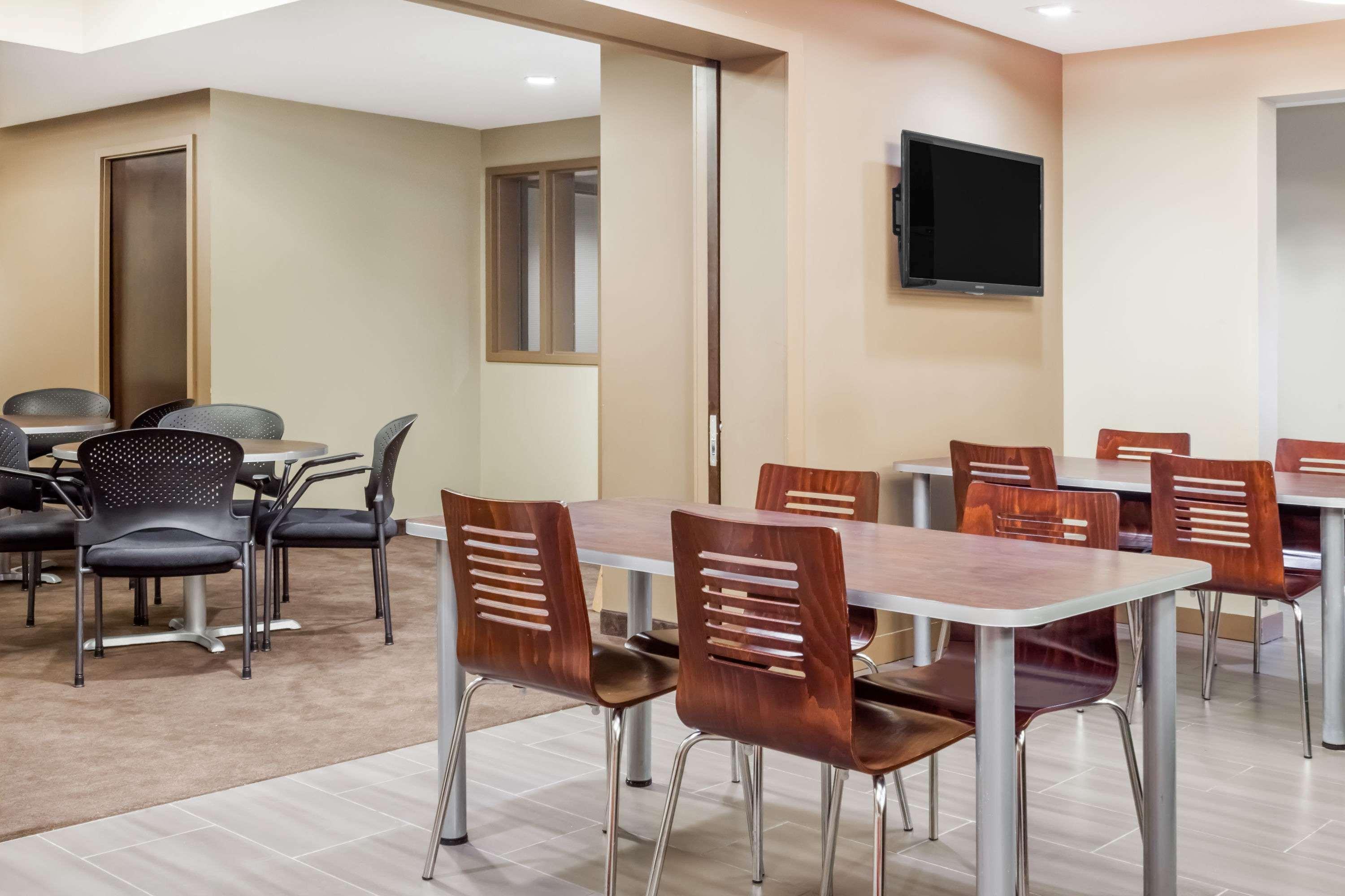 Microtel Inn & Suites By Wyndham Estevan Eksteriør billede