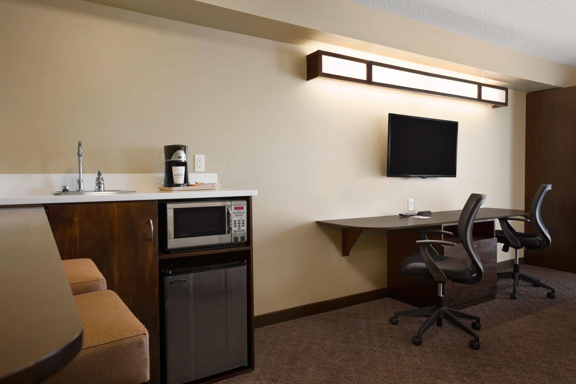 Microtel Inn & Suites By Wyndham Estevan Eksteriør billede